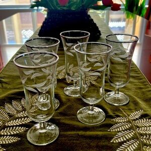 Mad men/vintage, champagne glasses , silver rim, Laurel, leaf France.